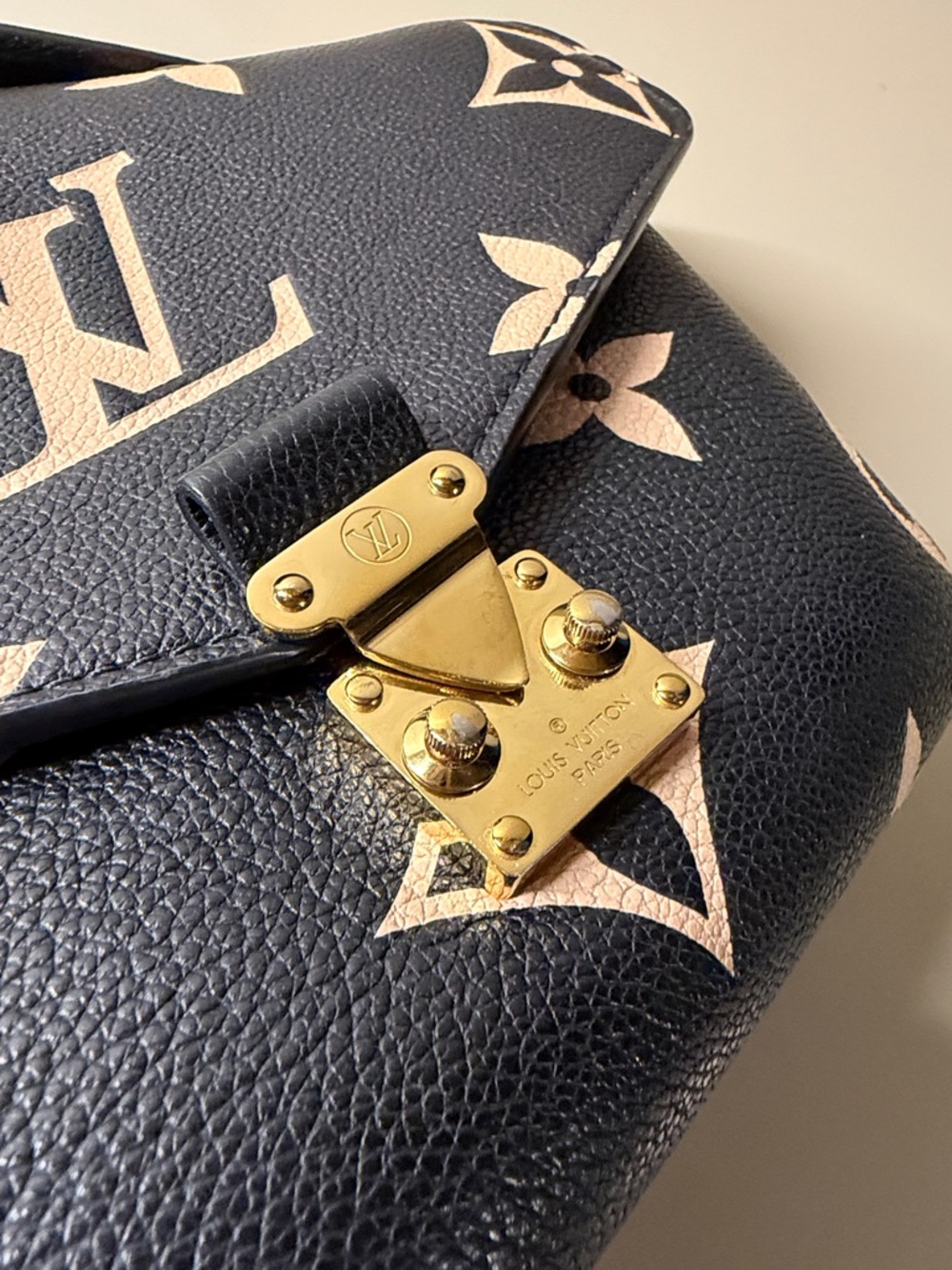 Louis Vuitton Pochette Métis crossbody purse - Picture 3 of 14